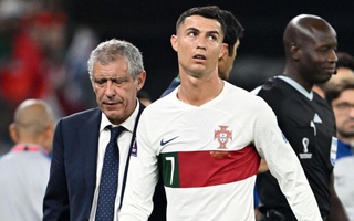 Thực hư Ronaldo quát HLV Bồ Đào Nha sau khi bị thay ra ở trận thua Hàn Quốc