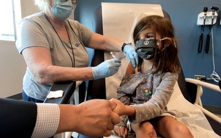 Mỹ triển khai tiêm vaccine COVID-19 cho trẻ dưới 5 tuổi trong tháng Hai
