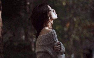 Dọn dẹp nhà cửa, tôi bàng hoàng khi thấy đơn ly hôn ký sẵn cùng giấy chứng nhận triệt sản của chồng