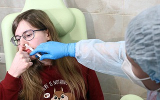 Phát triển vaccine nhỏ mũi phòng ngừa COVID-19