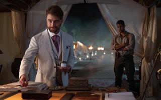 Brad Pitt xuất hiện cực phong độ đối đầu với "Harry Potter" Daniel Radcliffe