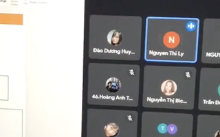 Học online cô giáo đóng vai thành MẸ học sinh, vài giây sau cái kết lộ ra khiến ai cũng phải bật cười