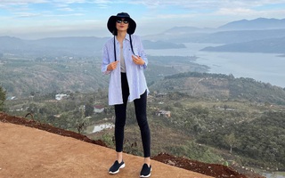 Tăng Thanh Hà mới sinh con gần 3 tháng mà dáng đã mảnh mai đến kinh ngạc, nhìn đôi chân là thấy gầy mức nào