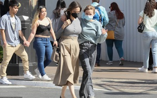 Con gái út nhà Angelina Jolie mới 13 tuổi nhưng đã sở hữu chiều cao nổi bật, Shiloh sắp có "đối thủ"