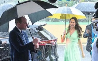 Hai khoảnh khắc giúp vợ chồng Công nương Kate "vớt vát" lại chút ít hình tượng sau chuyến công du bão táp