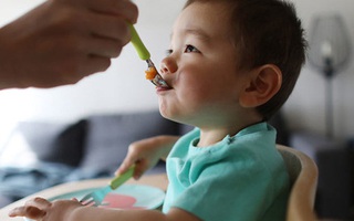 Báo động: Sau 6 tháng tuổi, trẻ thường thiếu kẽm đi đôi thiếu sắt và thiếu ở mức cao