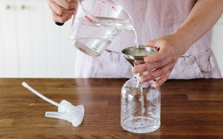 13 công dụng làm sạch từ giấm ăn mà chắc chắn bạn ít biết 