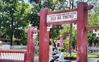 Cuối năm học, học sinh vẫn ngập trong các khoản thu từ "trên trời"
