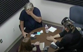 Cảnh sát công bố đoạn video Alec Baldwin nhận tin quay phim đã chết sau vụ xả súng