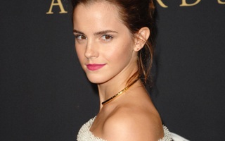 Emma Watson làm gì để có làn da trắng sứ ở tuổi 31?