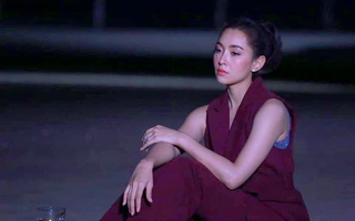 Thấy chồng trằn trọc mãi không ngủ, tôi hỏi lý do thì anh nói: "Chúng mình ly dị nhé" làm toàn thân tôi cứng đờ