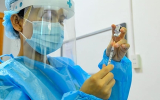 Tiêm vaccine COVID-19 mũi 4 cách mũi thứ 3 bao lâu?