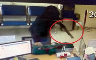 Truy bắt kẻ cầm vật giống súng hoa cải cướp ngân hàng ở Hải Phòng