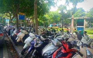Hà Nội: Bảo vệ đang dắt xe SH cho khách đột ngột bị giật chìa khóa, cướp xe