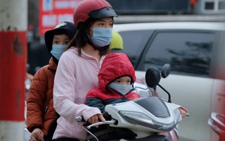 Hà Nội đón không khí lạnh hiếm gặp, sáng tháng 5 ra đường cứ ngỡ... Đông về