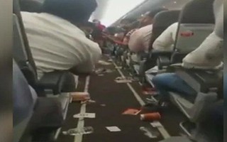 Máy bay Boeing hạ cánh, 40 người bị thương
