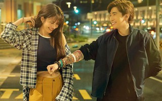 Chi Dân ngọt ngào bên hot TikToker Lê Bống, mang cả ê-kíp sang Singapore quay MV