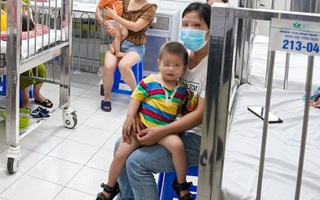 Cảnh báo tay chân miệng đang vào mùa - 3 triệu chứng bệnh trở nặng cha mẹ cần lưu ý
