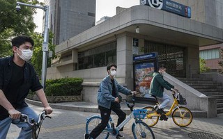 Người dân Bắc Kinh ồ ạt chuyển sang dùng xe 2 bánh để di chuyển, hình ảnh "vương quốc xe đạp" được tái hiện