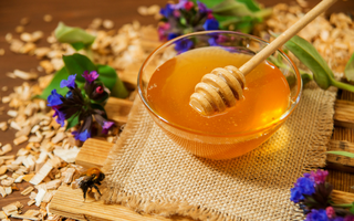Quà tặng Ngày của Mẹ: Review 8 loại mật ong trên thị trường, có loại dưỡng da cực xịn, lại có loại tăng đề kháng "đỉnh của chóp" 