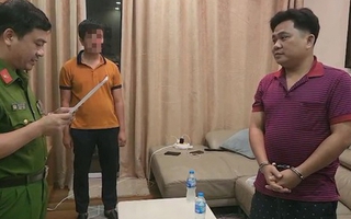 Khởi tố giám đốc cùng 2 nhân viên "hô biến" hoá chất thành xăng giả