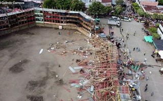 Sập khán đài đấu bò, hàng trăm người thương vong