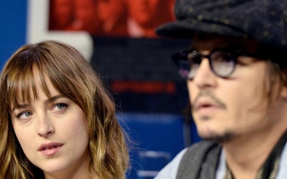 Sao phim "50 sắc thái" bực bội vì bị lôi vào vụ bê bối của Johnny Depp và Amber Heard