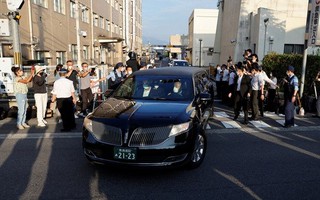 Thi thể cựu Thủ tướng Abe Shinzo được đưa đến Tokyo