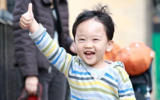 Những đứa trẻ lớn lên thành người ưu tú đều bộc lộ ĐẶC ĐIỂM này khi còn nhỏ: Cha mẹ chú ý để khích lệ con