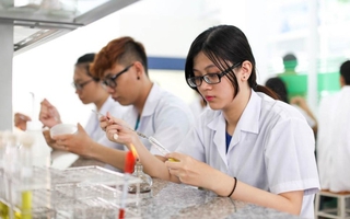 Học phí ngành y, dược tăng mạnh, có lo bỏ lọt thí sinh "giỏi nhưng không giàu"?