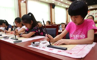 Làm thế nào để nuôi dạy một đứa trẻ xuất sắc? Hiệu trưởng trường trung học nổi tiếng chia sẻ 3 điểm MẤU CHỐT: Phụ huynh đọc xong vỡ òa