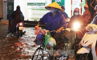 Bão số 2 gây mưa 'kỷ lục' ở Hà Nội