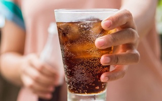 Mẹ chữa tắc tia sữa bằng Coca Cola - cẩn thận hậu quả khôn lường
