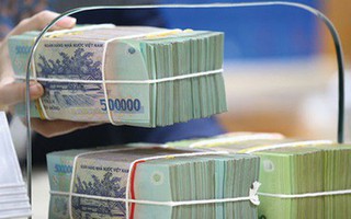 Lãi suất tăng mạnh, người dân gửi thêm hơn 300 nghìn tỷ đồng vào ngân hàng