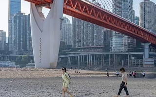 Trung Quốc 'đau đầu' đối phó với nắng nóng và thiếu điện