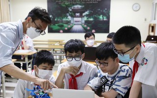 Học sinh chuẩn bị năm học mới: Phụ huynh lo 'gánh' các khoản thu