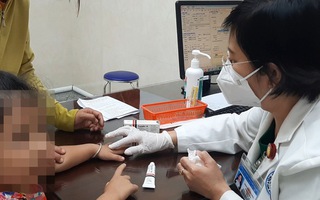 Nhiều trẻ bị bệnh chốc nặng do tự điều trị tại nhà