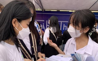 Tuyển sinh 2022: Thí sinh 'tẩu hỏa', trường quá tải