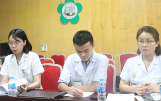 Nữ sinh viên năm thứ 2 nhập viện do 'cuồng yêu'