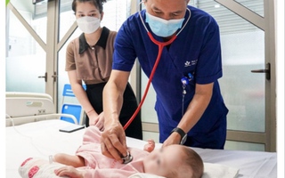 Hẹp khí quản trên nền tim bẩm sinh, bé 8 tháng tuổi được cứu khỏi ‘cửa tử’