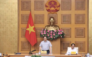 Họp khẩn ứng phó bão Noru, Thủ tướng yêu cầu cương quyết di dời người dân ra khỏi nơi nguy hiểm