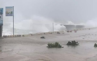 Ông Mai Văn Khiêm - Giám đốc Trung tâm Dự báo KTTVQG: “Bà con tuyệt đối phải ở trong nhà từ bây giờ cho đến hết sáng mai!”