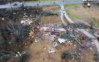 Lốc xoáy dữ dội càn quét Alabama, khiến ít nhất 6 người thiệt mạng