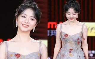 'Hướng gió mà đi' chưa hết hot, Đàm Tùng Vận tiếp tục gây sốt với nhan sắc thăng hạng