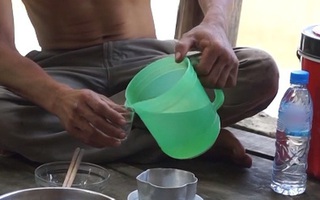 Cảnh báo ngộ độc rượu ngày Tết