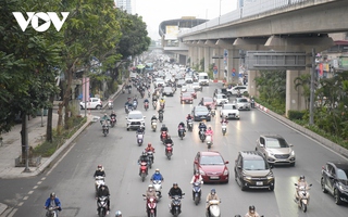 Giao thông Hà Nội thông thoáng trong ngày đầu tiên đi làm sau kỳ nghỉ Tết