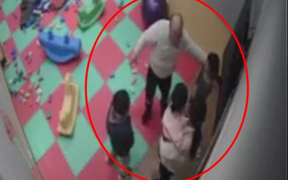 Quỳnh Lương trích xuất camera và chính thức lên tiếng làm rõ vụ con trai bị đánh vì vô tình làm ngã bạn nhỏ khác
