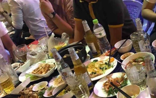Chồng bị rủ đi “khai xuân” liên miên, vợ 1 nách 3 con dùng chiêu độc khiến cả đám bạn chồng “choáng váng”
