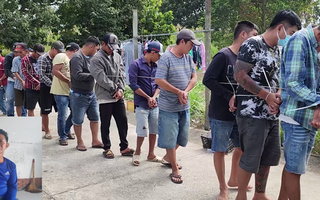 CLIP: Cảnh sát hình sự mật phục bắt "Trung cá lóc" và 30 đối tượng