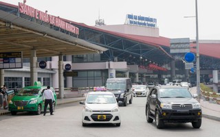 Đề nghị thu phí không dừng ô tô ra vào sân bay